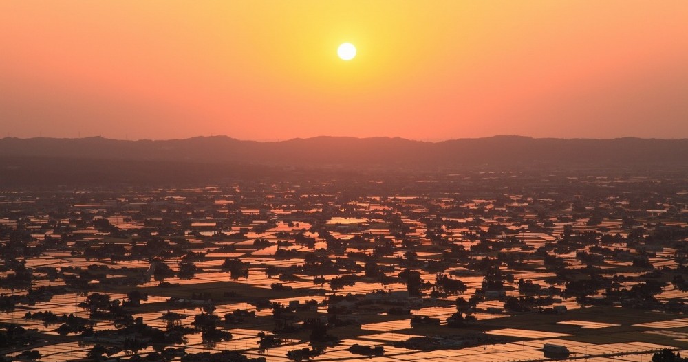 砺波市公式観光サイト「砺波旅」散居村の夕景